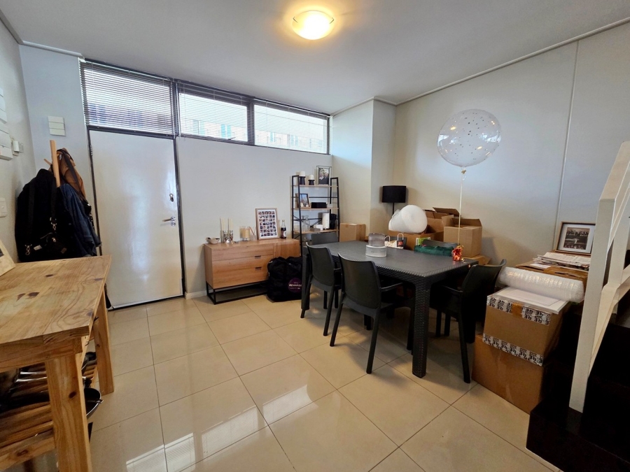 To Let 2 Bedroom Property for Rent in Green Point Western Cape